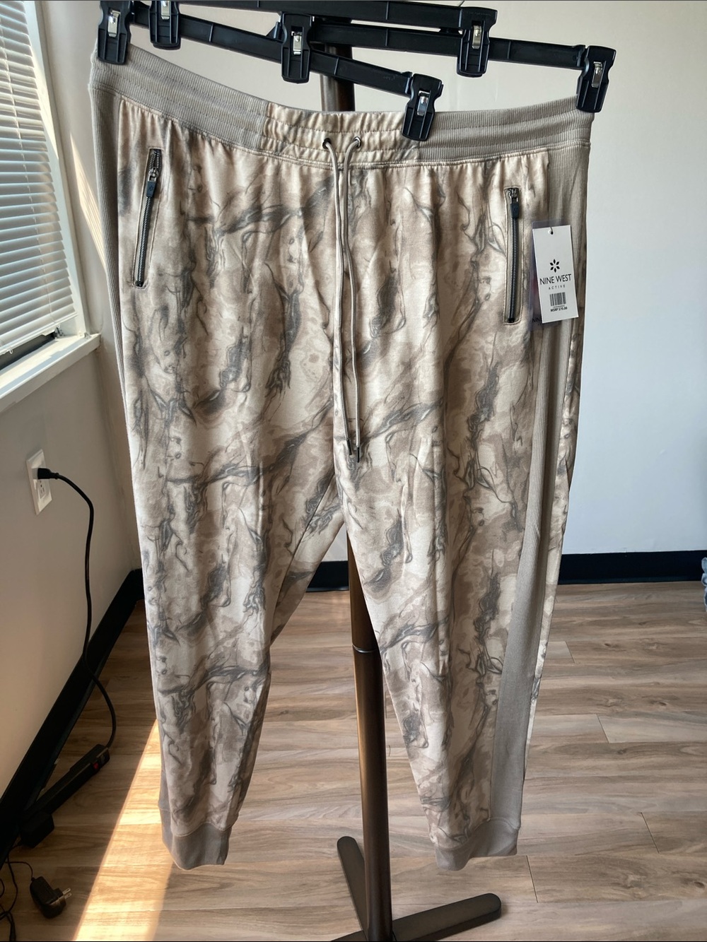 Nine West jogger pant abstract print pull on pant front zipper pockets 3X